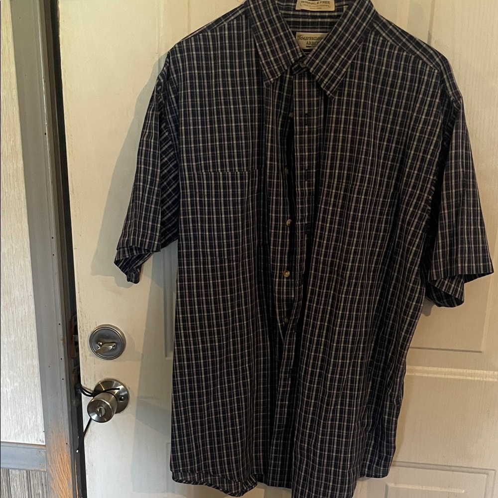 Arrow Men's Short Sleeve Plaid Button-Down Shirt - Navy and White